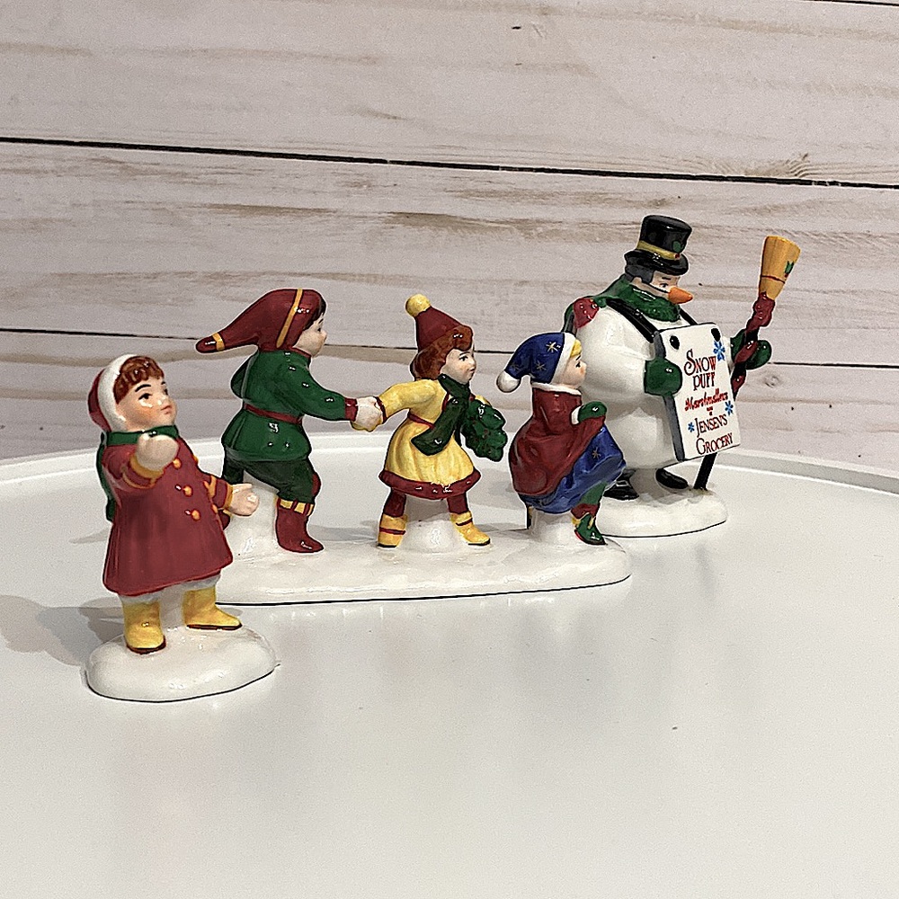 DEPARTMENT 56 - He Led Them Down The Streets Of Town - Original Snow Village - Picture 2 of 9